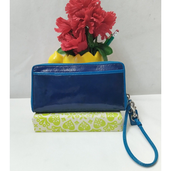 Coach Poppy Blue Patent Leather Zip Around Credit Card Wristlet Wallet - Picture 2 of 16